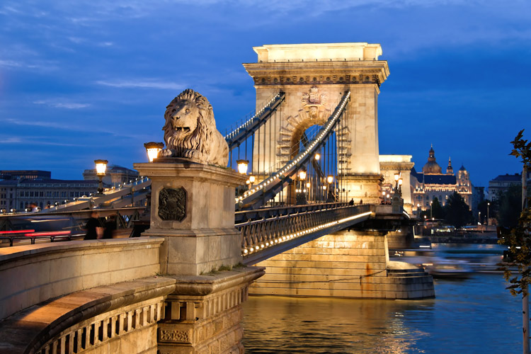 AMA Budapest Chain Bridge
